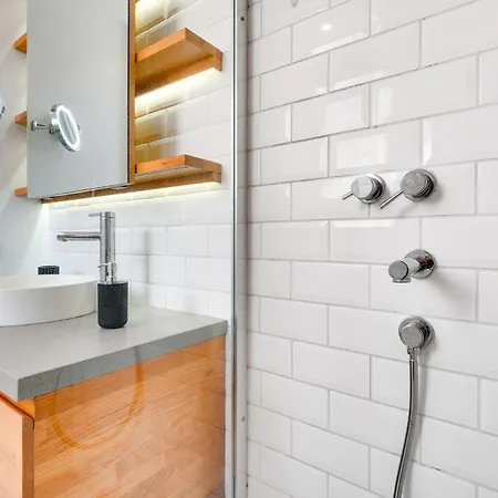 Historical Flat With Balcony Near Galata Tower דירה *